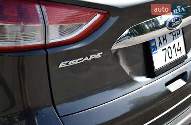 Внедорожник / Кроссовер Ford Escape 2015 в 