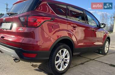 Внедорожник / Кроссовер Ford Escape 2018 в 