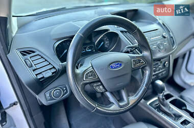 Позашляховик / Кросовер Ford Escape 2017 в 