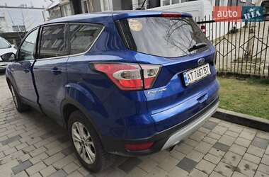 Внедорожник / Кроссовер Ford Escape 2017 в 