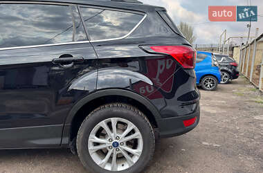 Внедорожник / Кроссовер Ford Escape 2019 в 