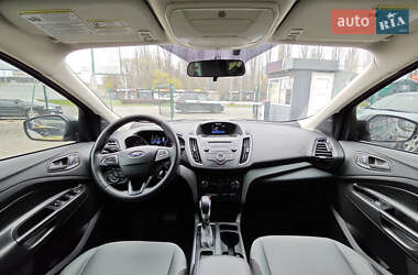 Внедорожник / Кроссовер Ford Escape 2017 в 