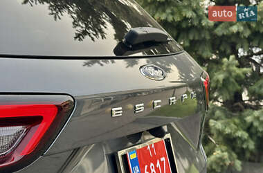Внедорожник / Кроссовер Ford Escape 2023 в 