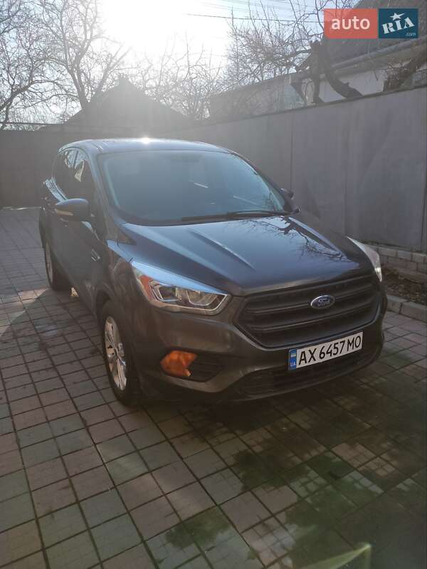 Внедорожник / Кроссовер Ford Escape 2017 в 