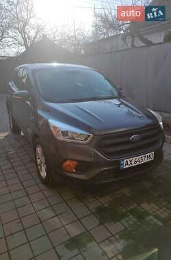 Внедорожник / Кроссовер Ford Escape 2017 в 