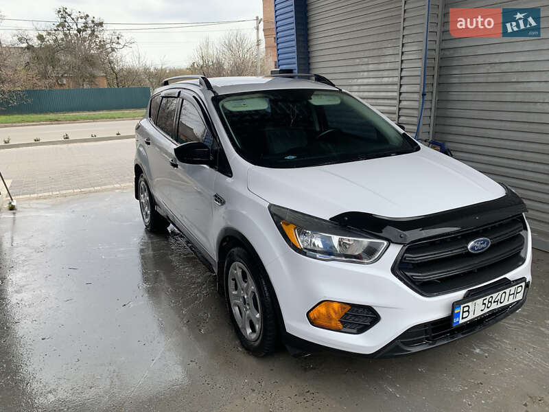 Внедорожник / Кроссовер Ford Escape 2017 в Полтаве