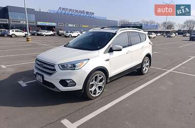 Внедорожник / Кроссовер Ford Escape 2016 в 