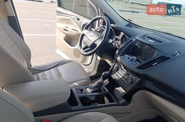 Внедорожник / Кроссовер Ford Escape 2016 в 