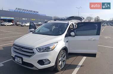 Внедорожник / Кроссовер Ford Escape 2016 в 