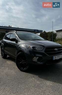 Внедорожник / Кроссовер Ford Escape 2018 в 