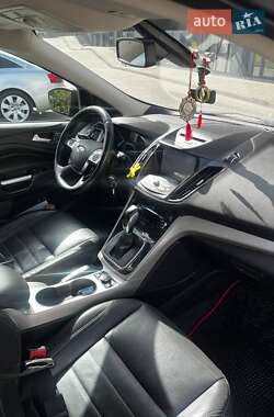 Позашляховик / Кросовер Ford Escape 2013 в 