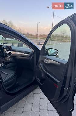 Внедорожник / Кроссовер Ford Escape 2020 в 