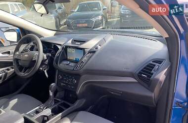 Внедорожник / Кроссовер Ford Escape 2017 в 