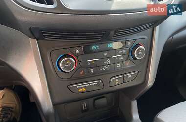 Внедорожник / Кроссовер Ford Escape 2017 в 