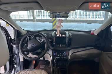 Внедорожник / Кроссовер Ford Escape 2017 в 