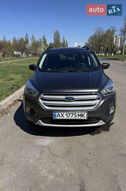 Внедорожник / Кроссовер Ford Escape 2018 в 