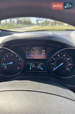 Внедорожник / Кроссовер Ford Escape 2018 в 