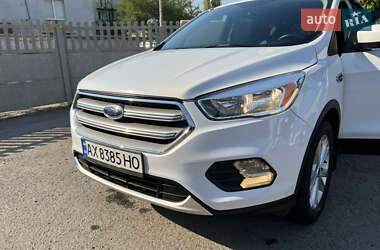 Внедорожник / Кроссовер Ford Escape 2017 в 