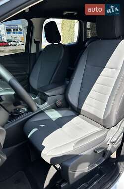 Внедорожник / Кроссовер Ford Escape 2017 в 