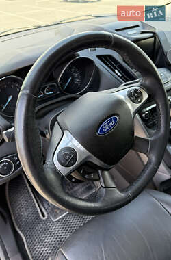 Позашляховик / Кросовер Ford Escape 2015 в 