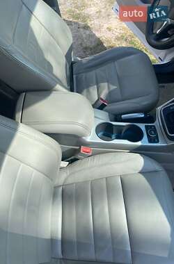 Внедорожник / Кроссовер Ford Escape 2012 в 