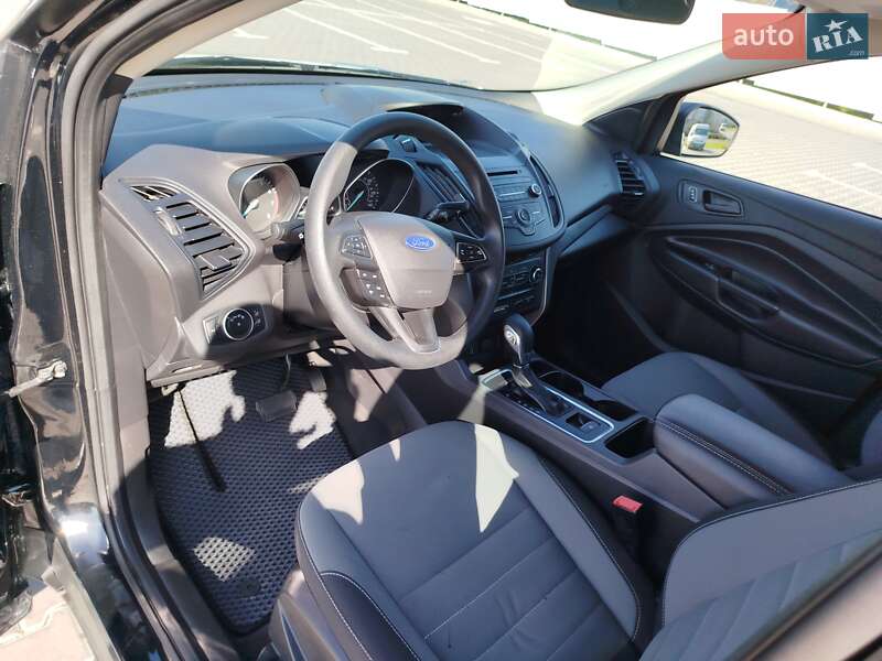 Внедорожник / Кроссовер Ford Escape 2017 в Южном