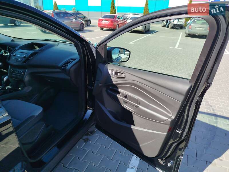 Внедорожник / Кроссовер Ford Escape 2017 в Южном