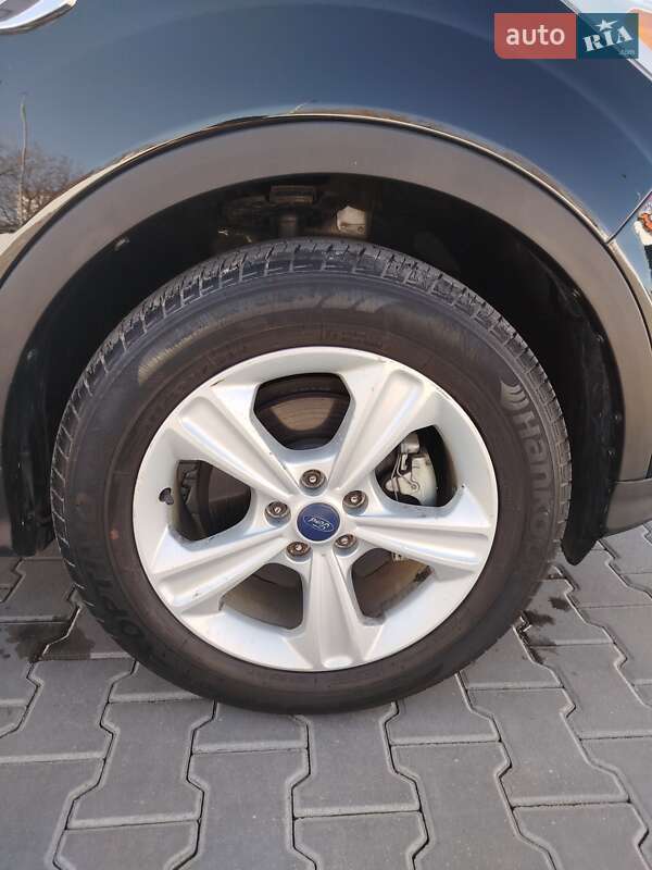Внедорожник / Кроссовер Ford Escape 2017 в Южном