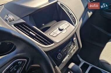 Внедорожник / Кроссовер Ford Escape 2019 в 