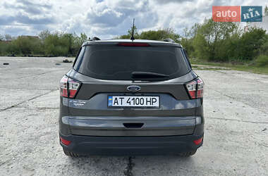 Внедорожник / Кроссовер Ford Escape 2016 в 