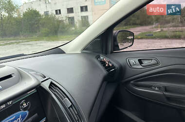 Внедорожник / Кроссовер Ford Escape 2016 в 