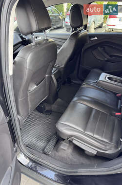 Внедорожник / Кроссовер Ford Escape 2015 в 