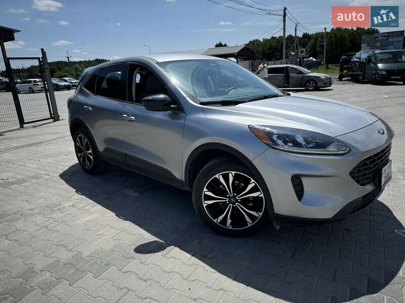 Позашляховик / Кросовер Ford Escape 2023 в 