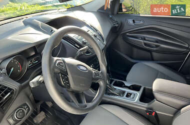 Позашляховик / Кросовер Ford Escape 2016 в 