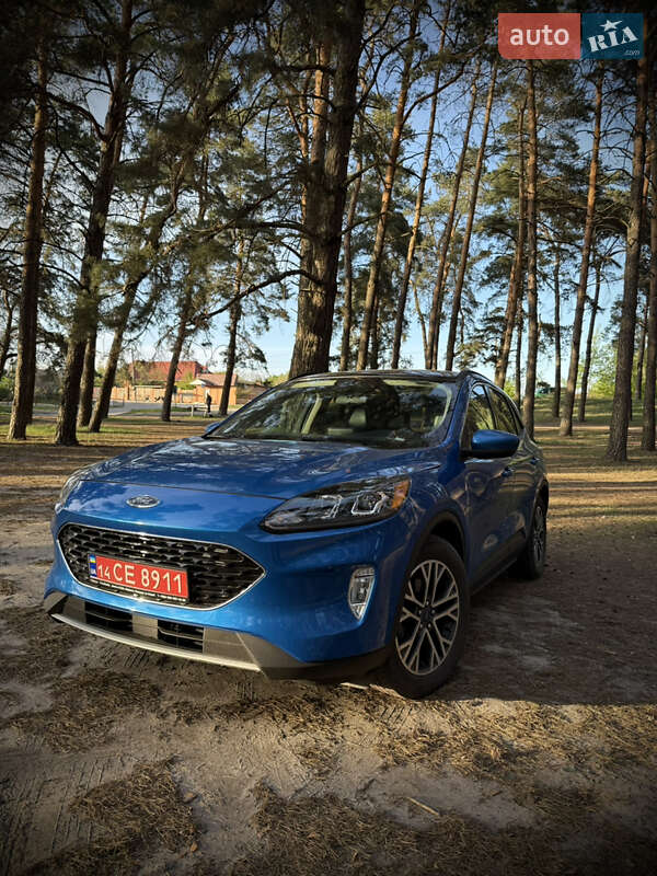 Внедорожник / Кроссовер Ford Escape 2020 в 