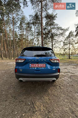 Внедорожник / Кроссовер Ford Escape 2020 в 