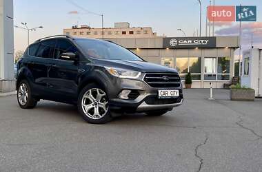 Внедорожник / Кроссовер Ford Escape 2017 в Киеве