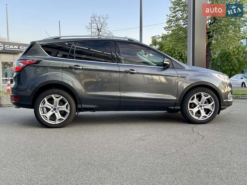 Внедорожник / Кроссовер Ford Escape 2017 в Киеве
