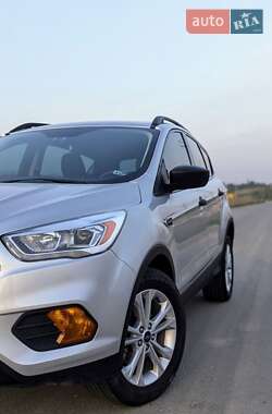 Внедорожник / Кроссовер Ford Escape 2018 в 