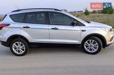 Внедорожник / Кроссовер Ford Escape 2018 в 