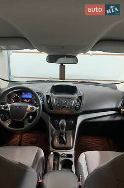 Внедорожник / Кроссовер Ford Escape 2014 в 