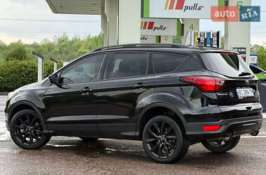 Позашляховик / Кросовер Ford Escape 2019 в 