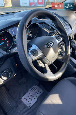 Позашляховик / Кросовер Ford Escape 2014 в 
