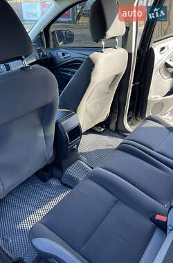 Позашляховик / Кросовер Ford Escape 2014 в 