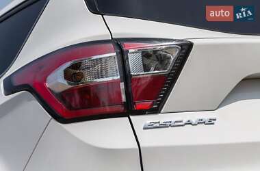 Внедорожник / Кроссовер Ford Escape 2016 в 