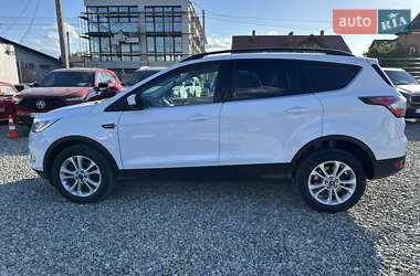 Внедорожник / Кроссовер Ford Escape 2016 в 