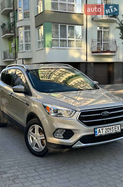 Внедорожник / Кроссовер Ford Escape 2018 в 