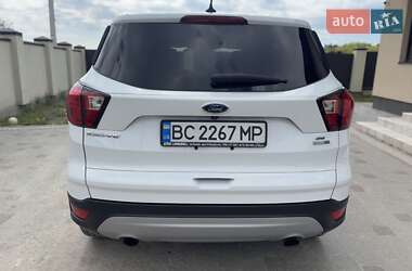 Внедорожник / Кроссовер Ford Escape 2019 в 