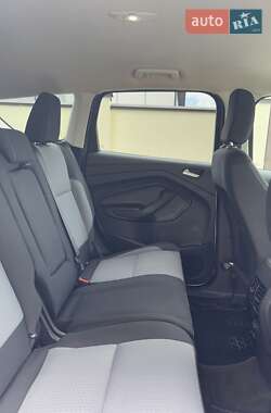 Внедорожник / Кроссовер Ford Escape 2019 в 