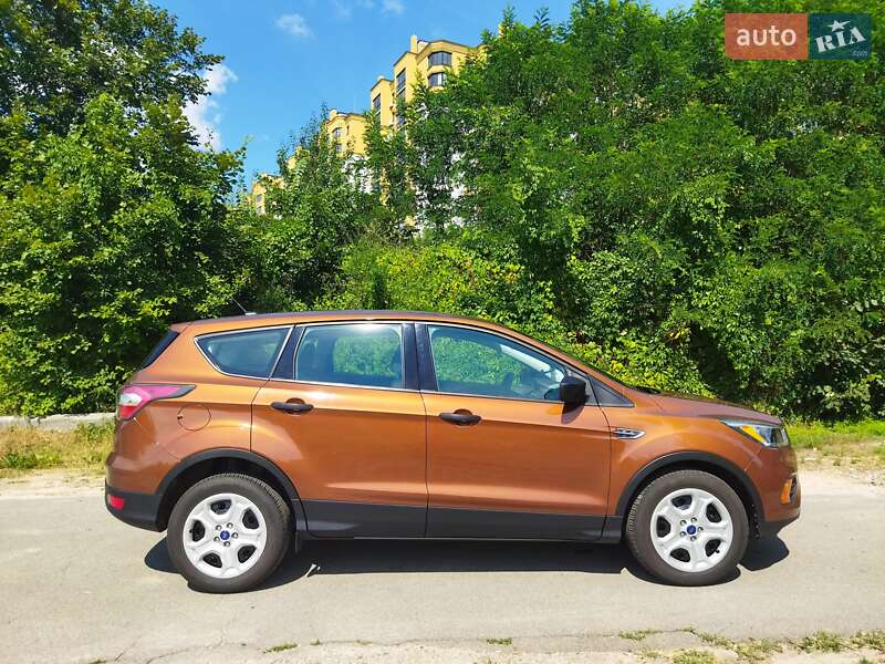 Позашляховик / Кросовер Ford Escape 2016 в 